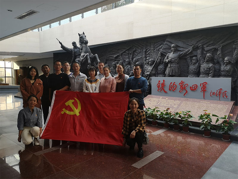 區(qū)城建投黨支部開展革命傳統(tǒng)教育“緬懷先烈、重溫誓詞”主題黨日活動