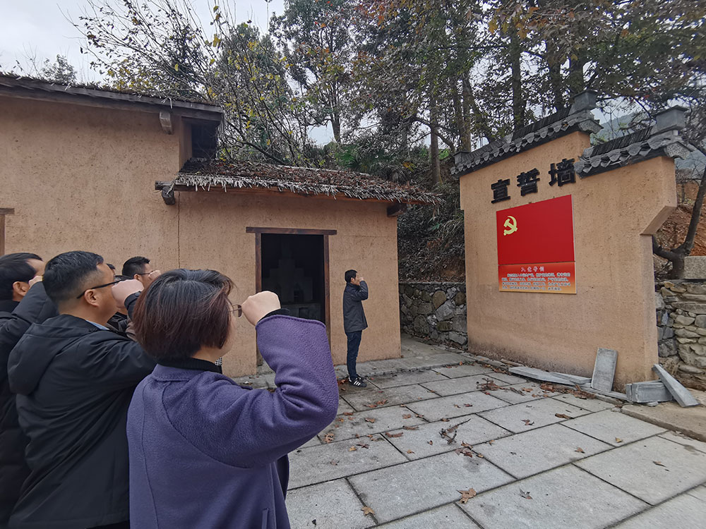 屯溪城建投公司黨支部開展“走進(jìn)紅色記憶、傳承初心使命”主題黨日活動