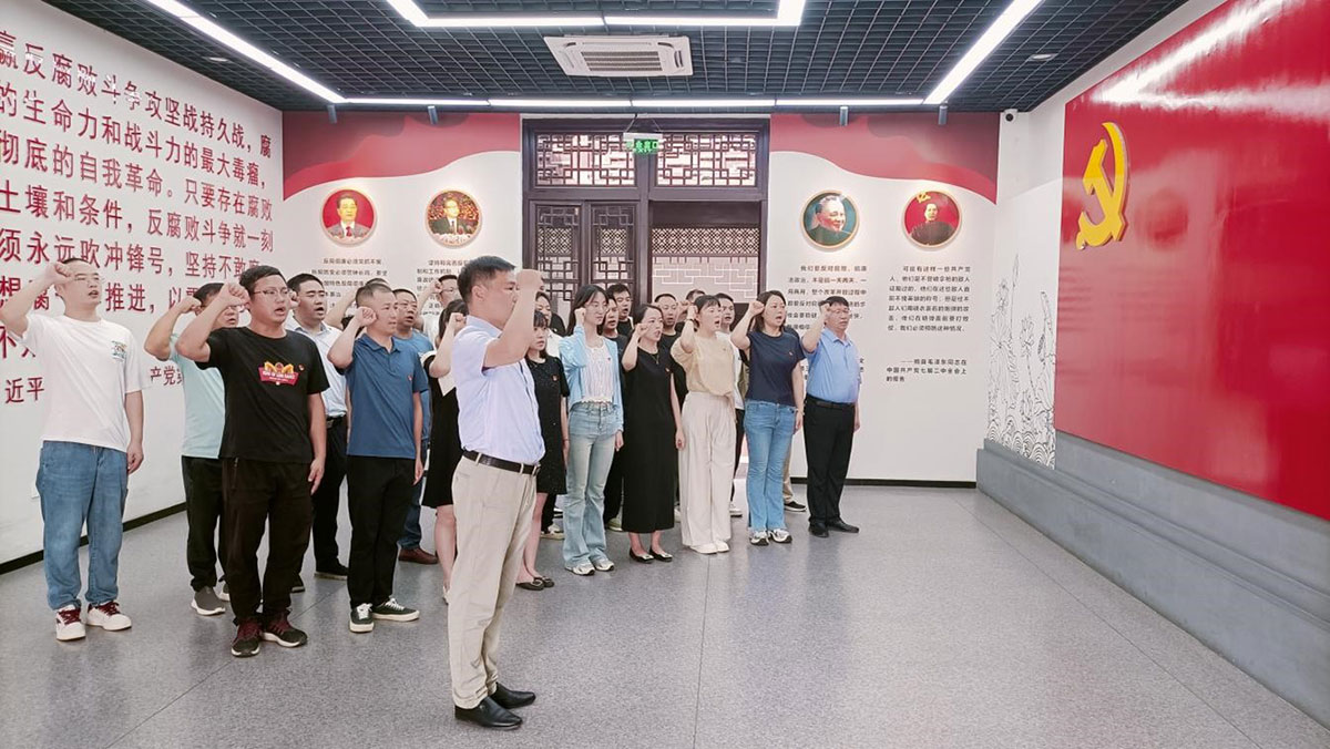 參觀廉政教育基地，接受廉潔清風(fēng)洗禮